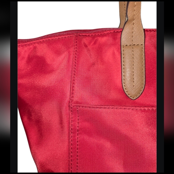 Michael Kors Kelsey Large Top-Zip Nylon Red Tote With Tan Handles - Picture 4 of 14